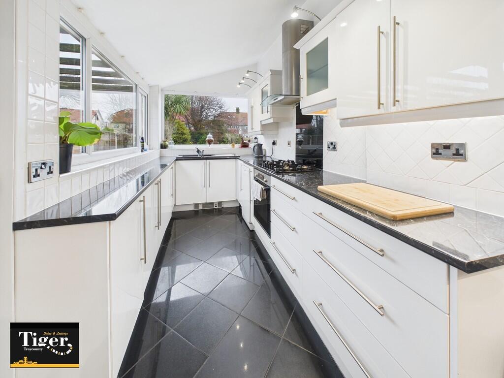 CAM02176G0-PR0777...