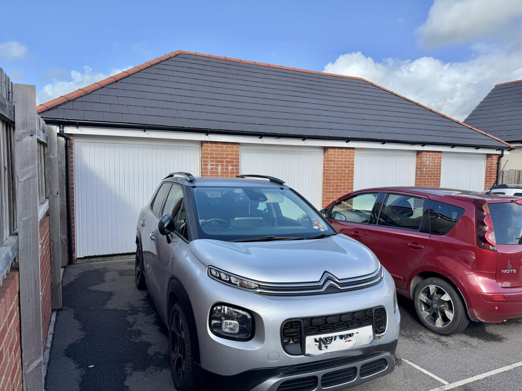 Garage &#43; Parking Space