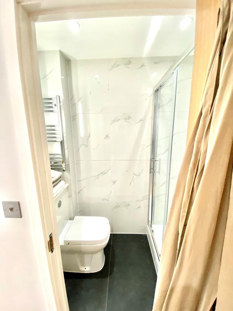 SH19 Bathroom 1