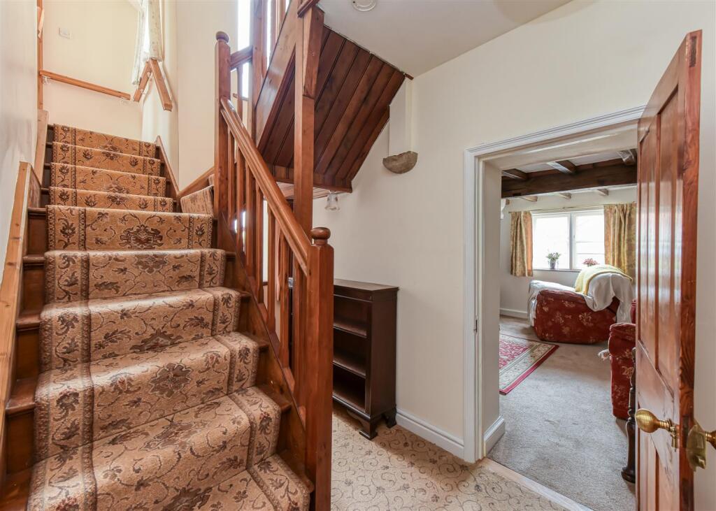 10 High Street-inner hall.jpg