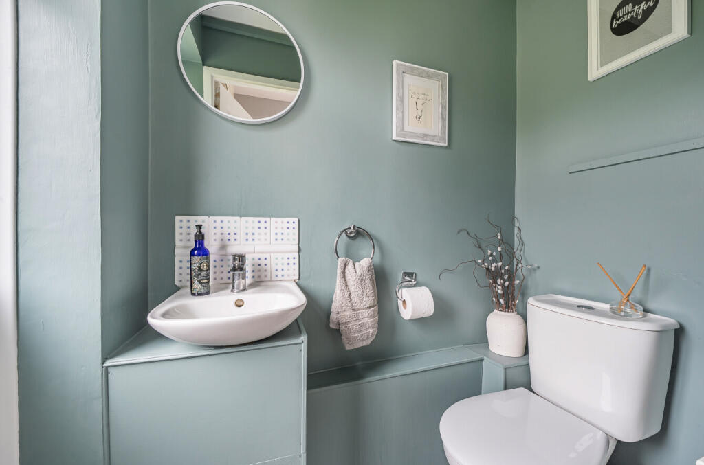 1396609-12-695fca...