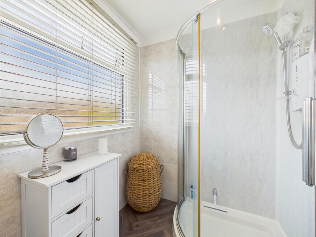 CAM03729G0-PR0064-STILL032