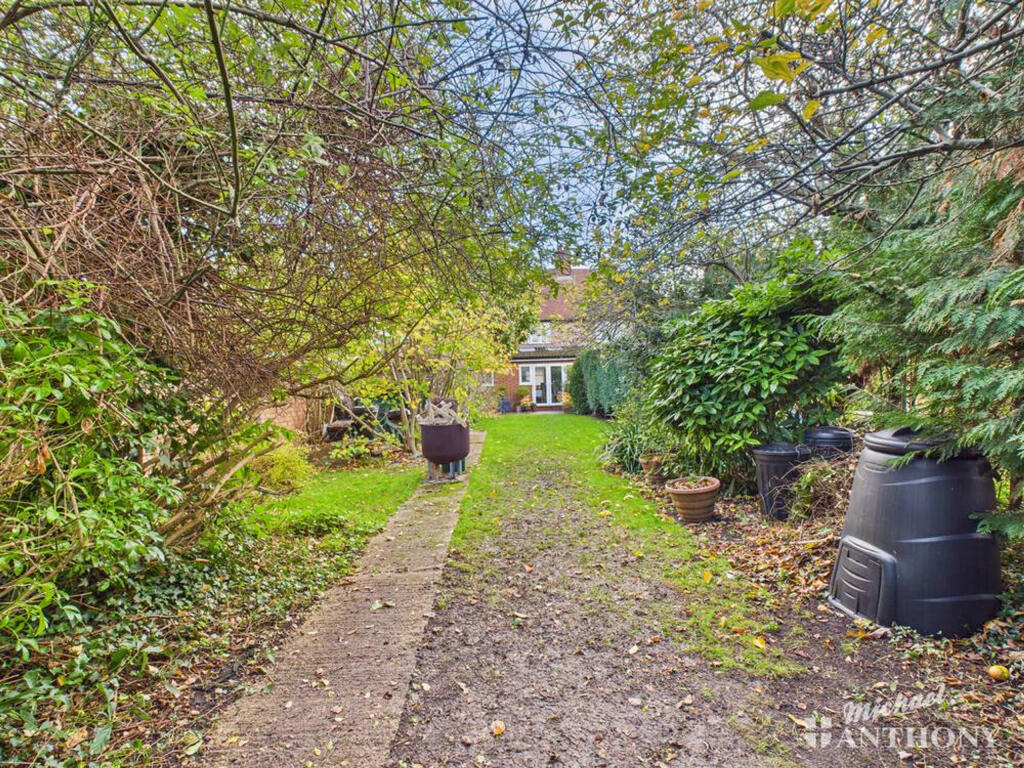 CAM03218G0-PR0827-STILL019-thumbnail-h750-70