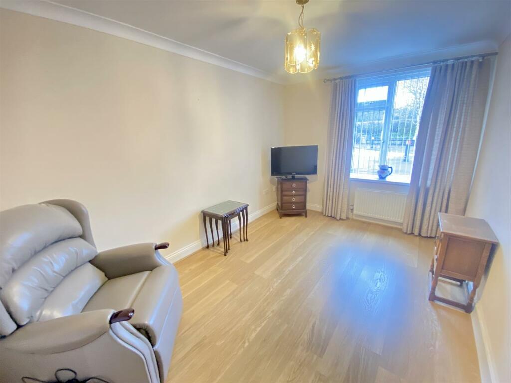 SITTING ROOM