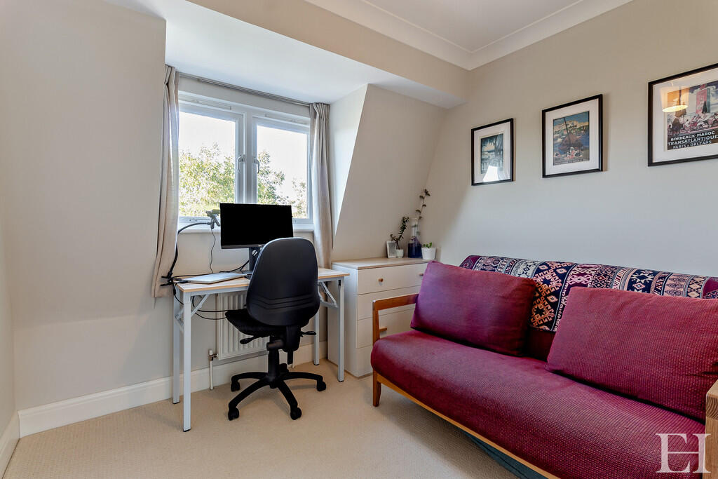 8665457-interiorW...