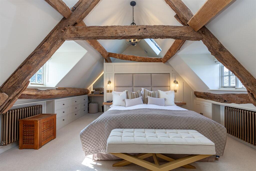 Master Bedroom 2.jpg