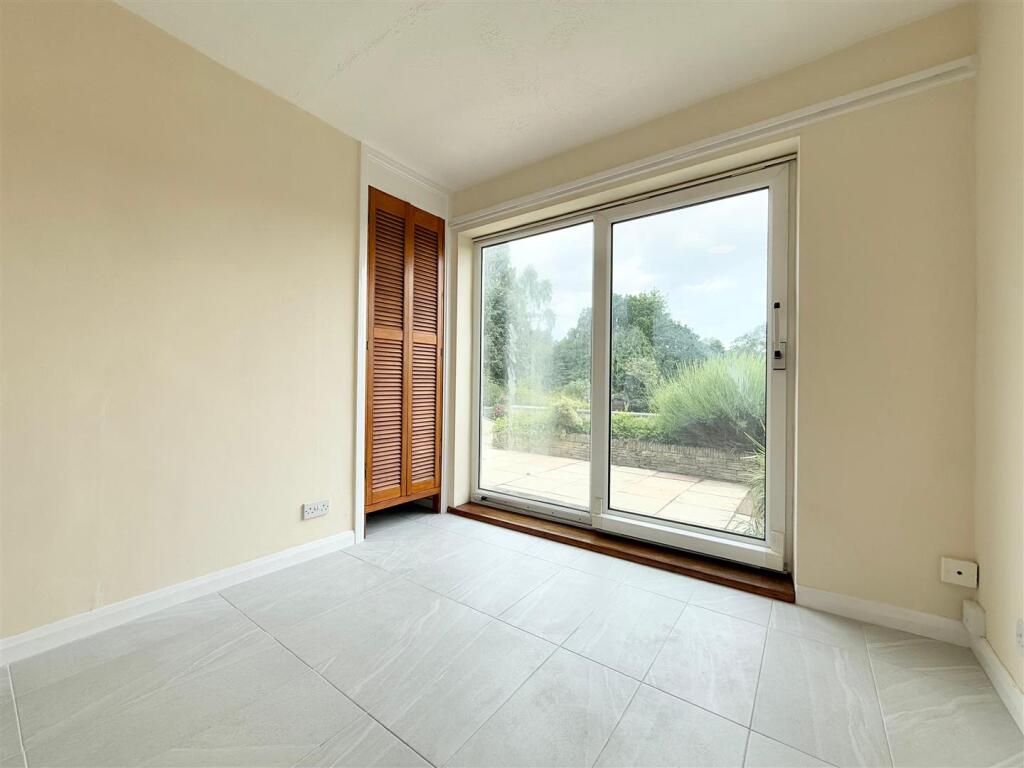 Additional reception room