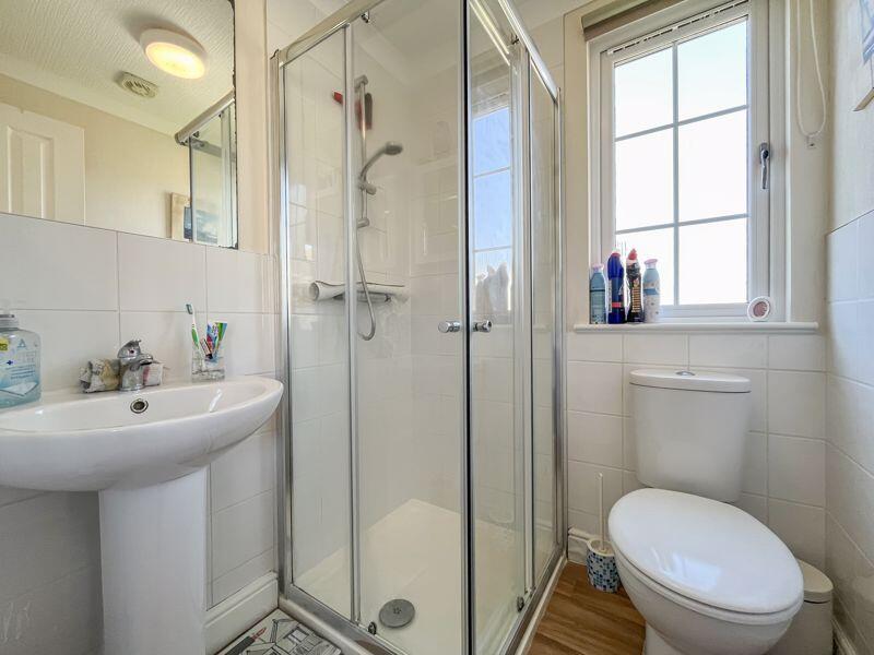 EN-SUITE SHOWER ROOM
