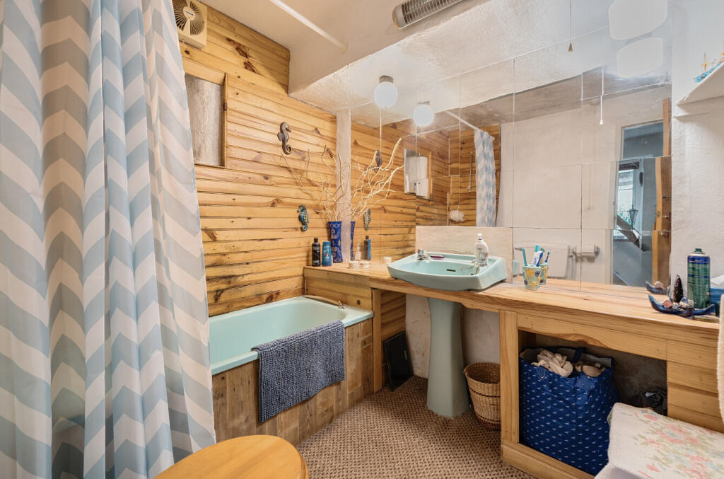 1311643-3-685bca9...