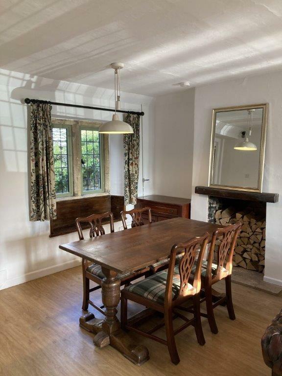 Walnut Cottage - Dining Area.jpg