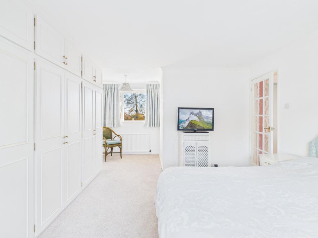 CAM03293G0-PR0250-STILL023