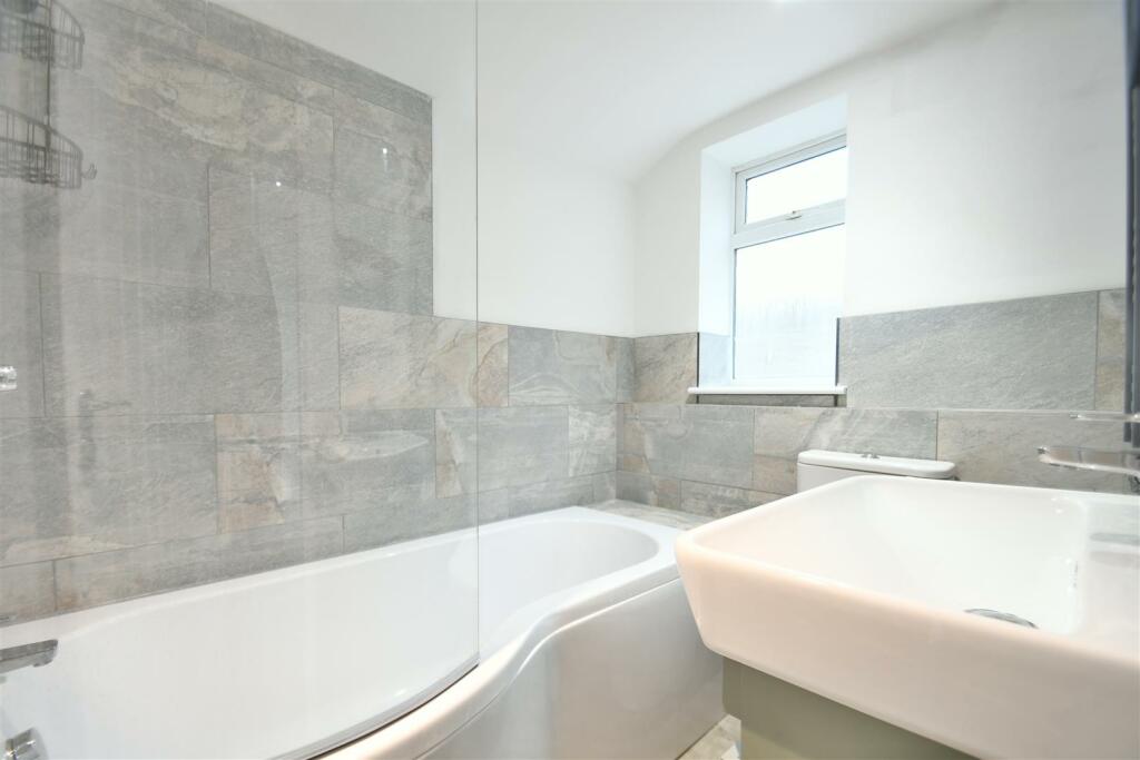Bathroom 2.JPG