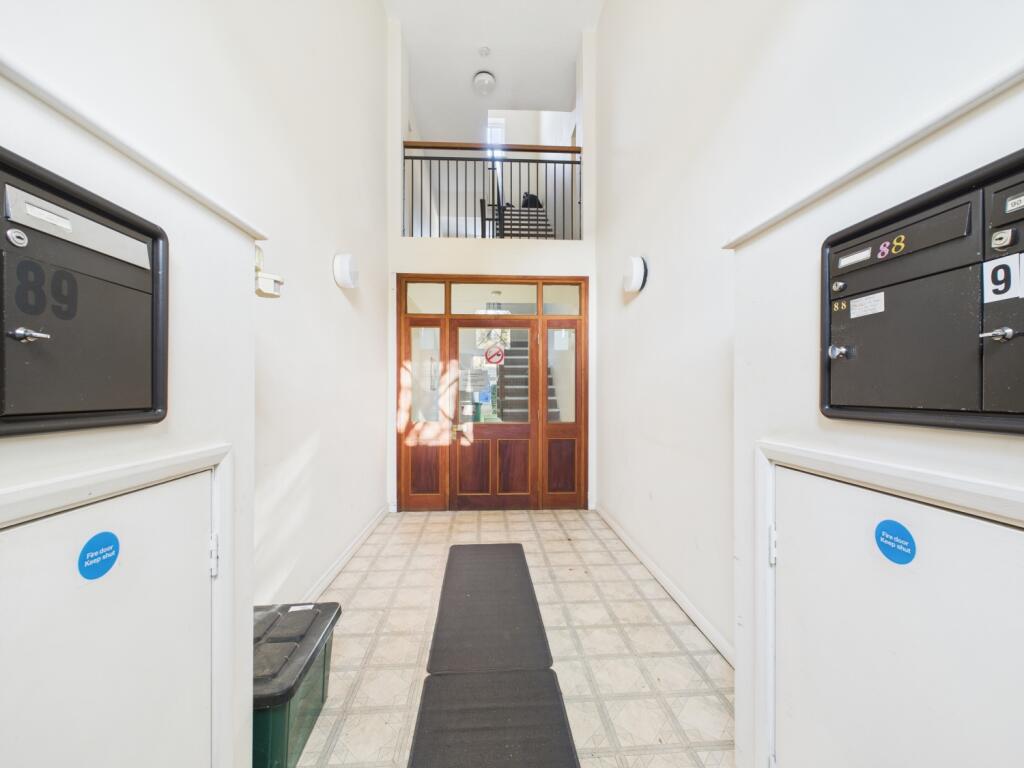 CAM02023G0-PR0129-STILL022