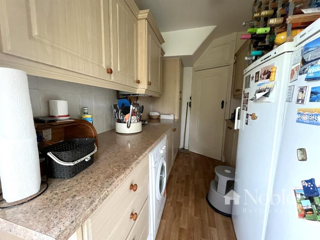 Kitchen/ Dining Room