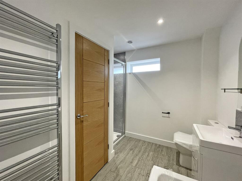 Sound View 7 - Bath 2.jpg