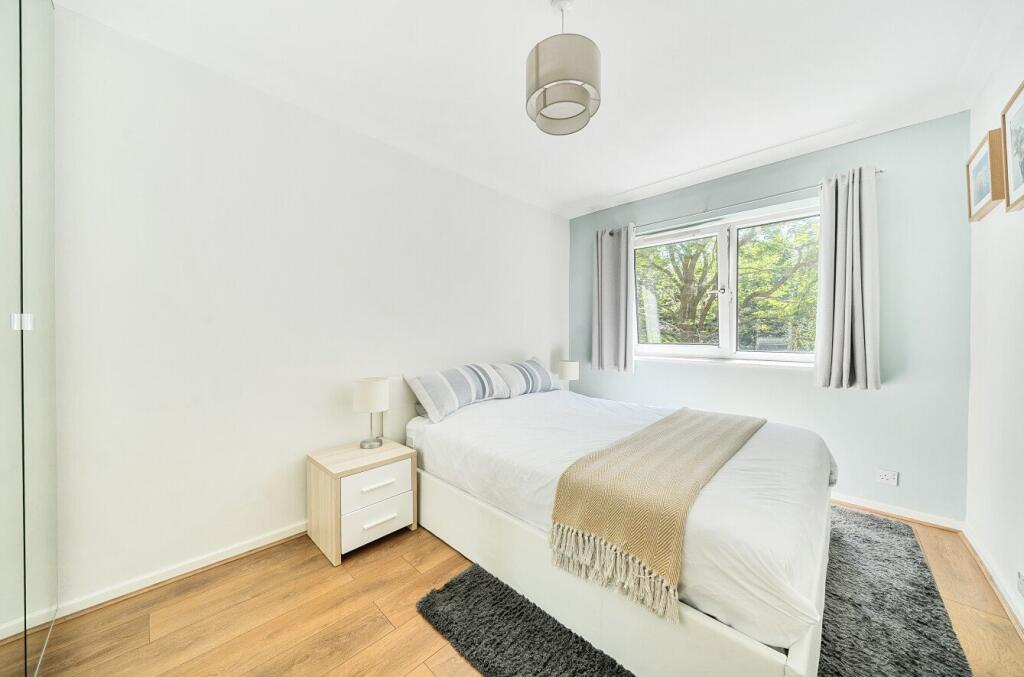 1289915-1-6824915...