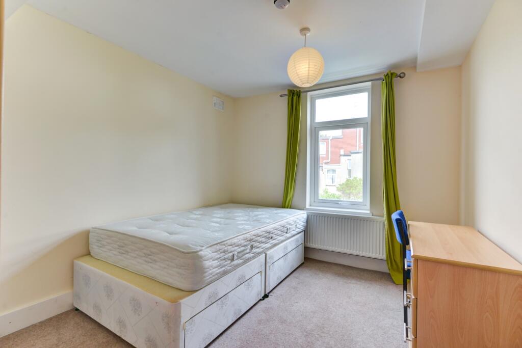 62 Brading Road Bedroom 3 (2)