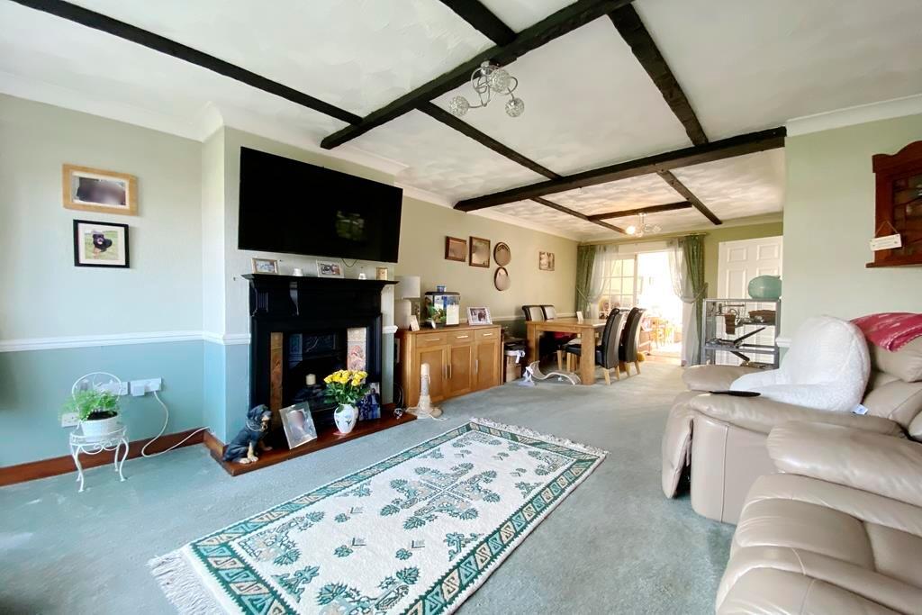 Lounge/Dining Rm