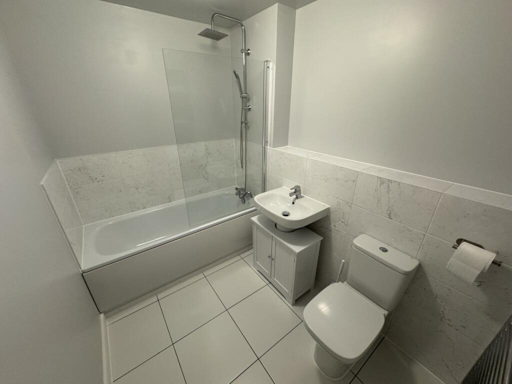 08-bathroom