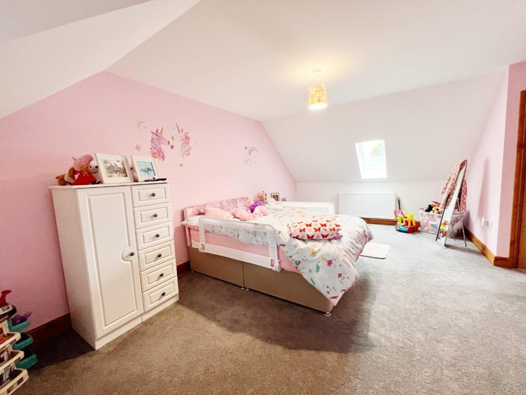Bedroom 3 pic 3.jpg