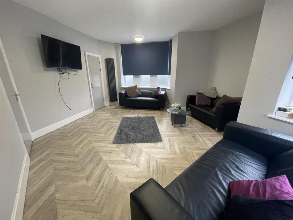 65bfr.Lounge.jpg