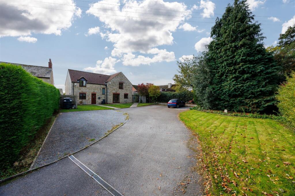 1 &amp; 2 Greenfields Parking