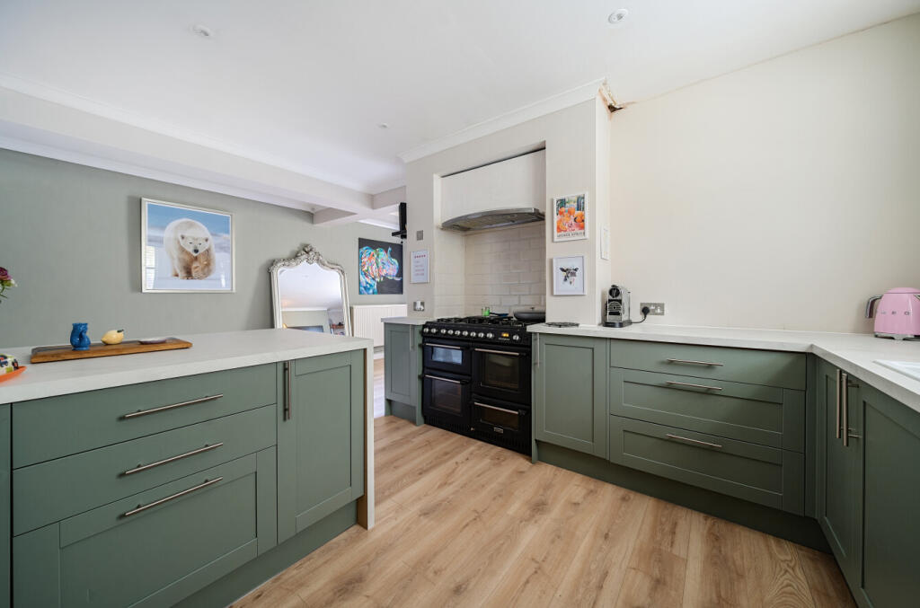 1305552-14-684895...