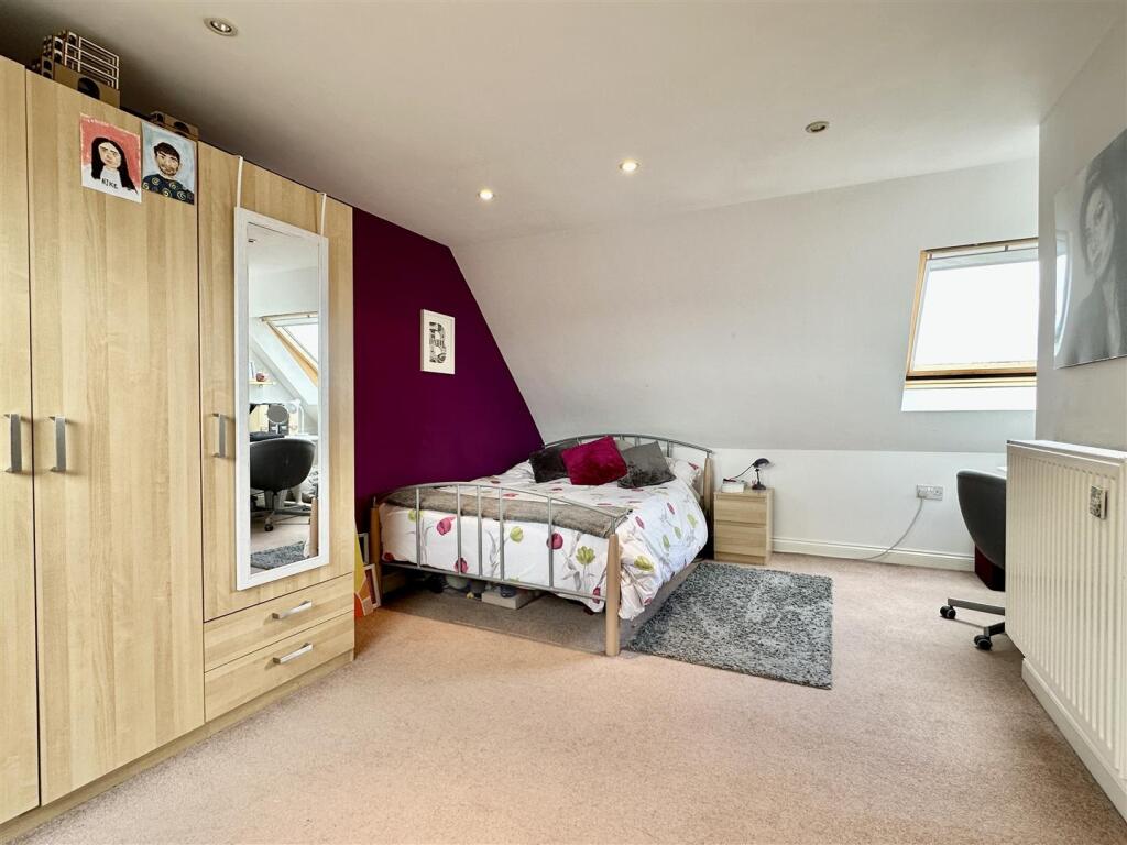 bedroom 4 (loft)
