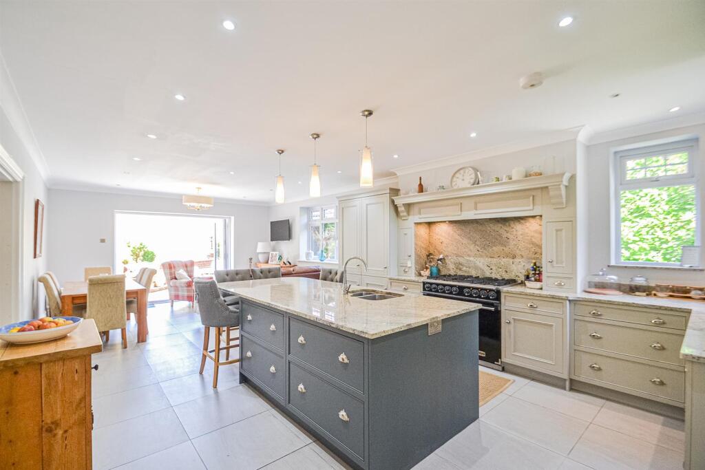 Dining Kitchen &amp; Family Room