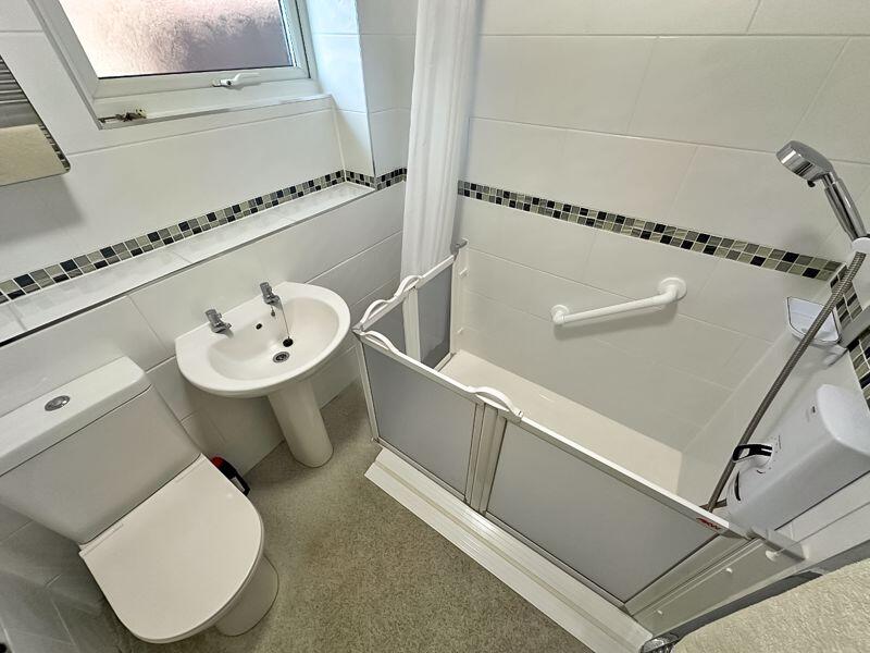 SHOWER ROOM