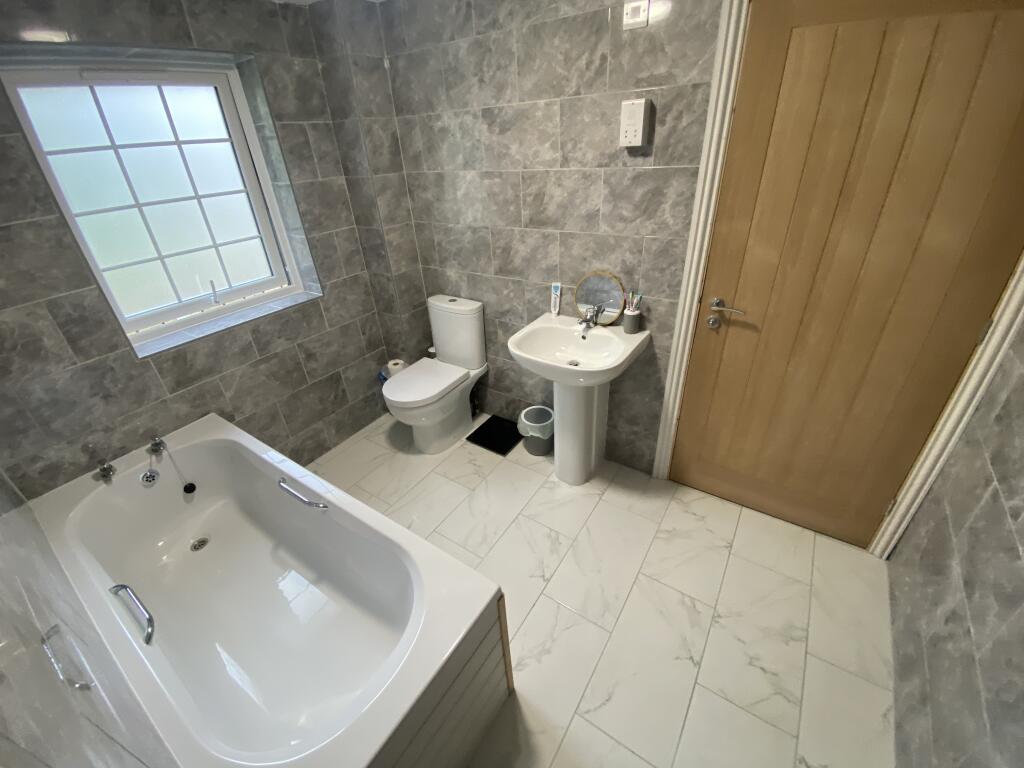 Bathroom T202509121448.jpg