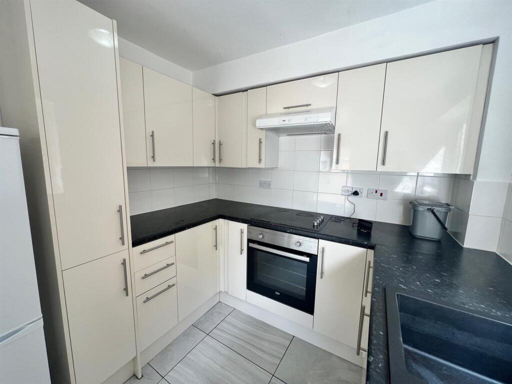 Kitchen2.jpg