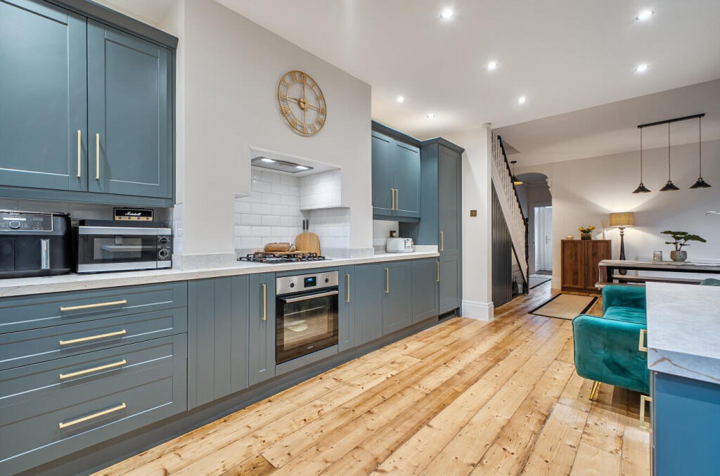 1386385-15-692d9b...