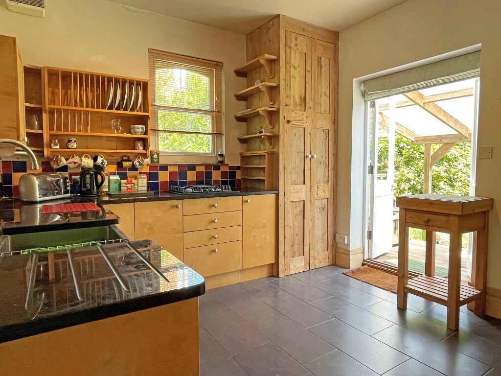 Kit/Breakfast Room
