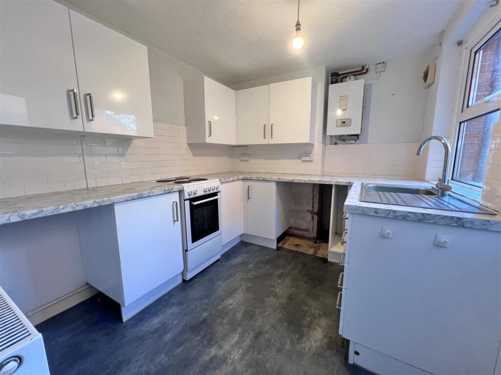 Kitchen 1.jpg