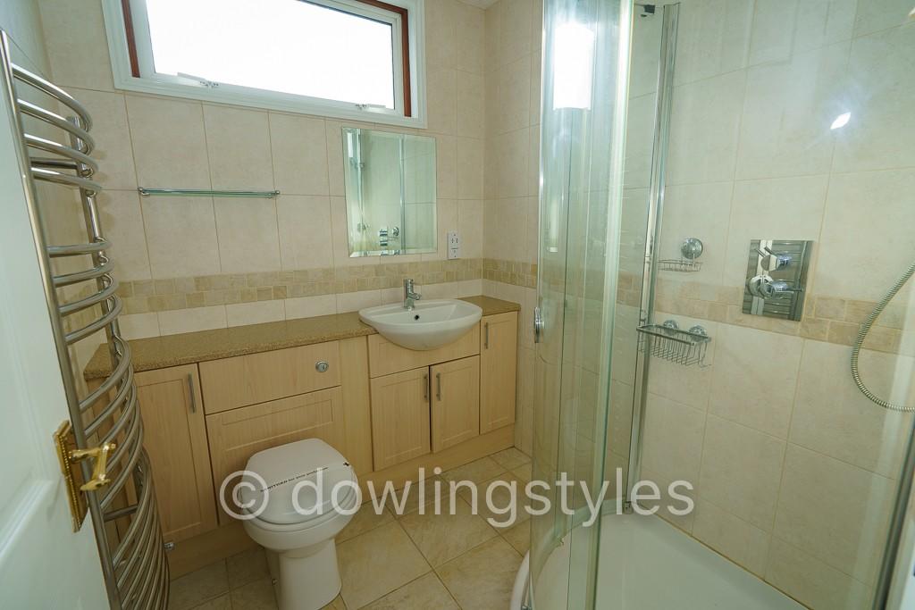 Shower room.