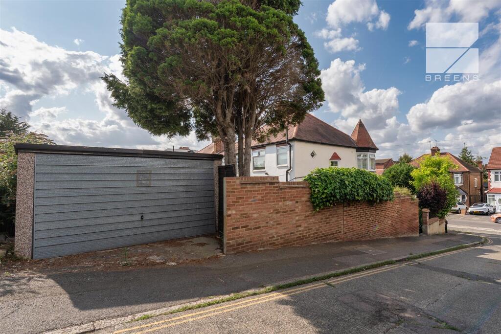 61 Brindwood Road_0047.jpg