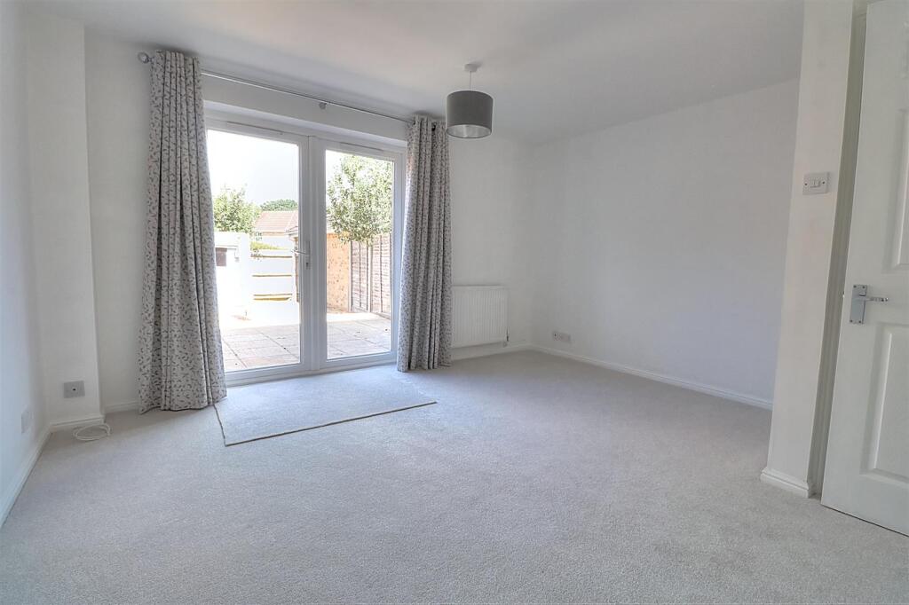 Tristram Close 31 Sitting Dining 1.jpg