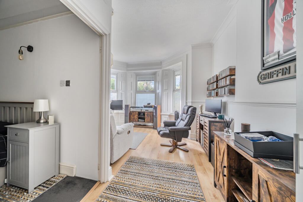 1377064-9-690e1b5...