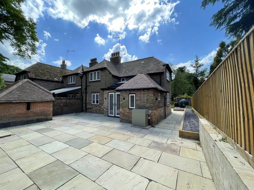2 Manor Cottages - Rear View.JPG