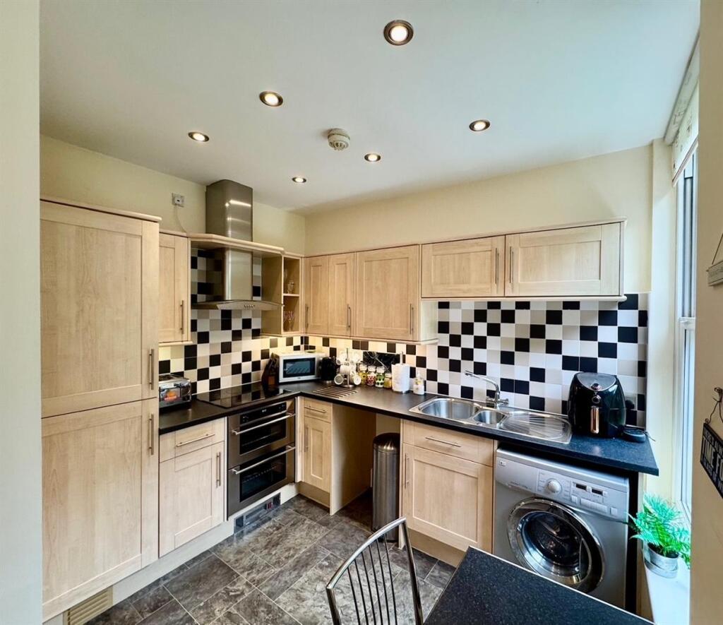 Kitchen 2.jpg