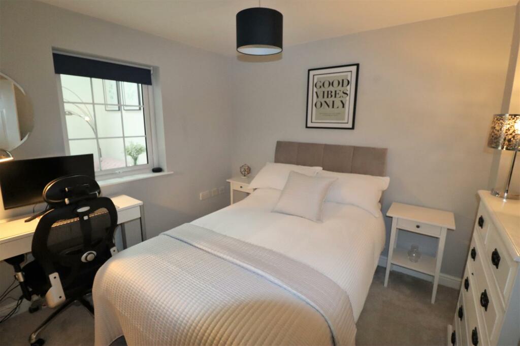 Downstairs Bedroom 2.JPG
