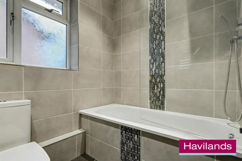 Flat 25, Springbank N21 1JH-11.jpg