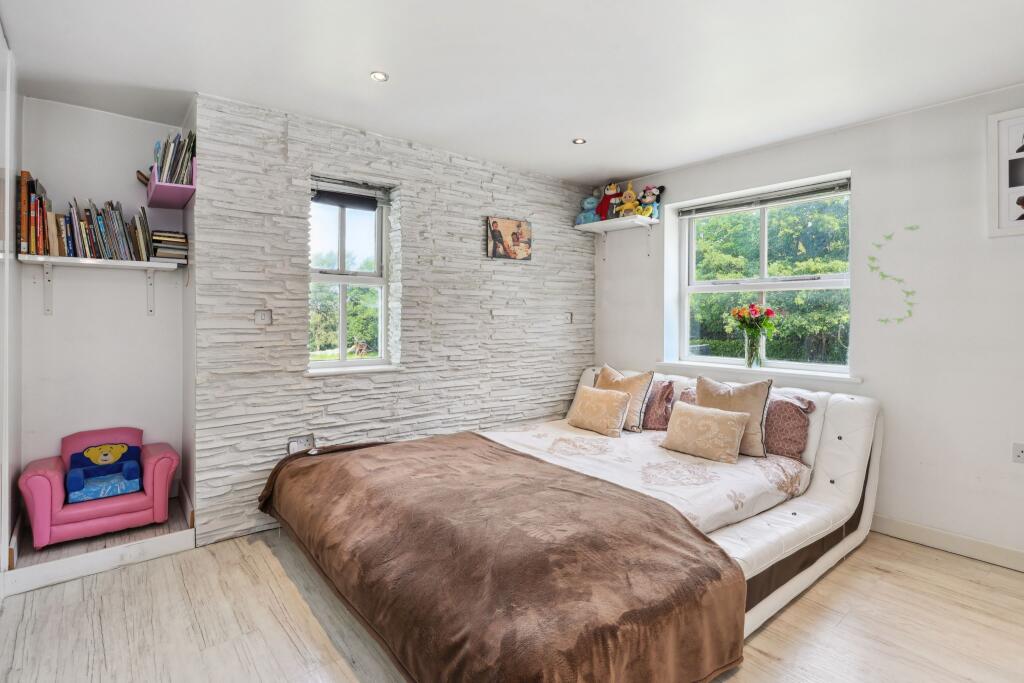 Svetlanas, St. Anns Hill Road, Chertsey, Surrey, KT16 9NN