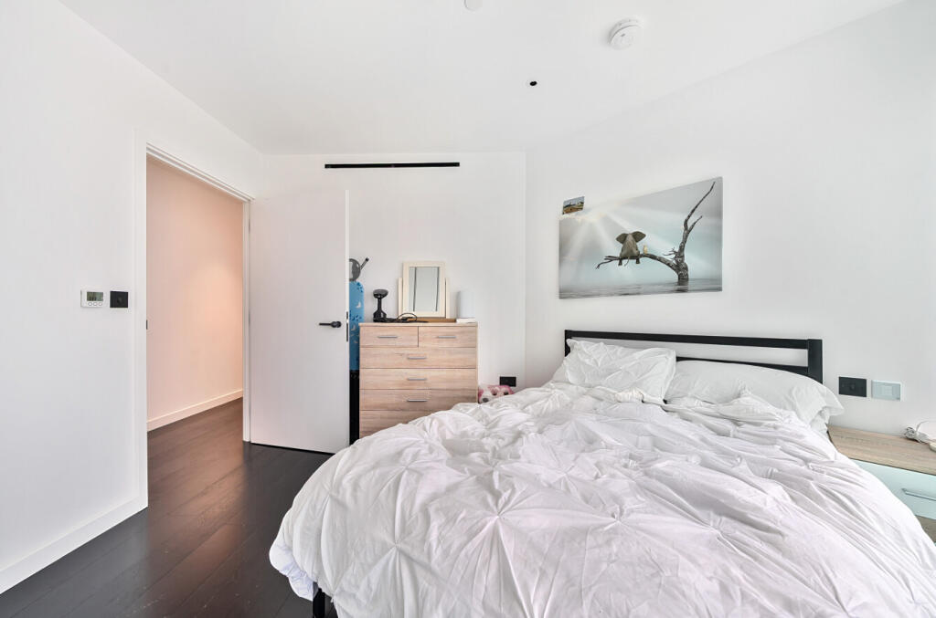 Bedroom 2 (2).jpg