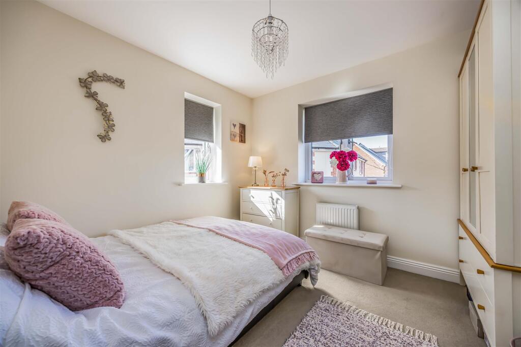 32 Longcroft Way, Havant-Small-PorticoMarketing-Ne