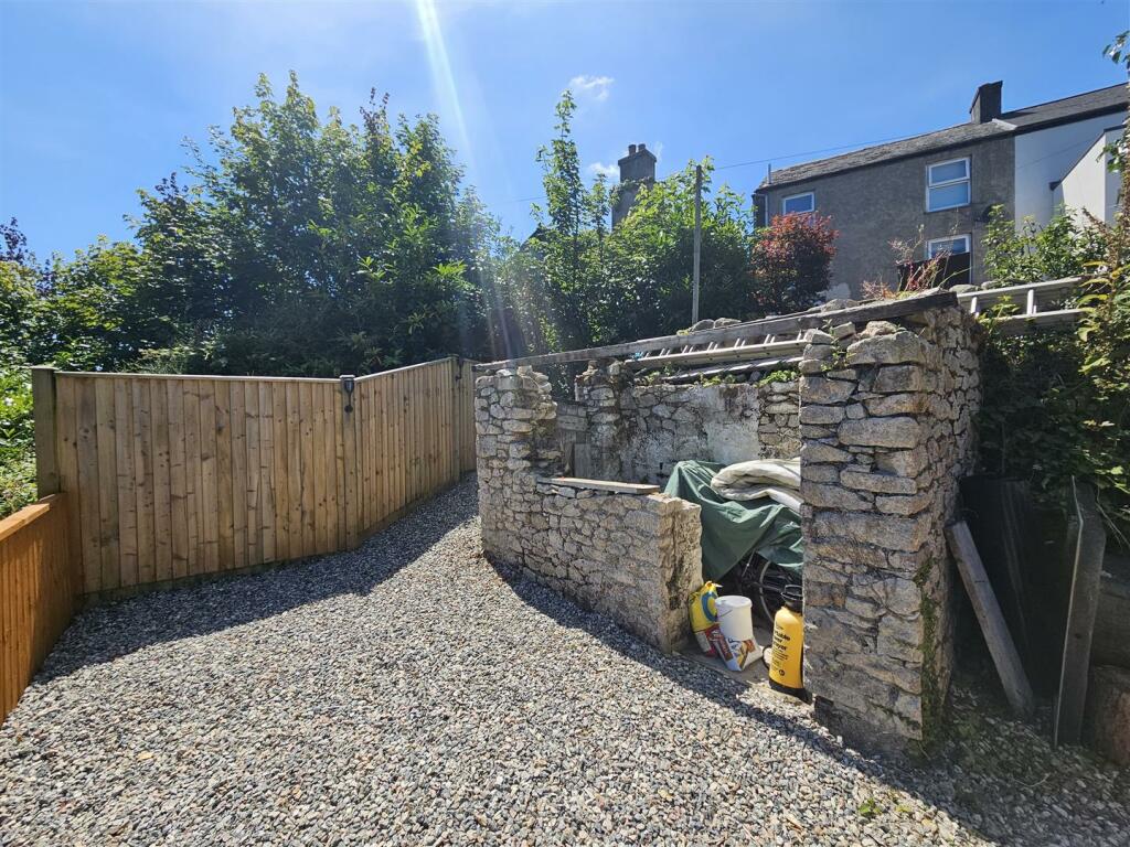 Lower Gravelled Garden.jpg