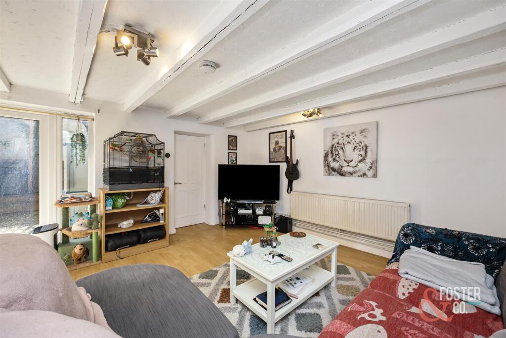 York Road 34, Basement Flat-008.JPG