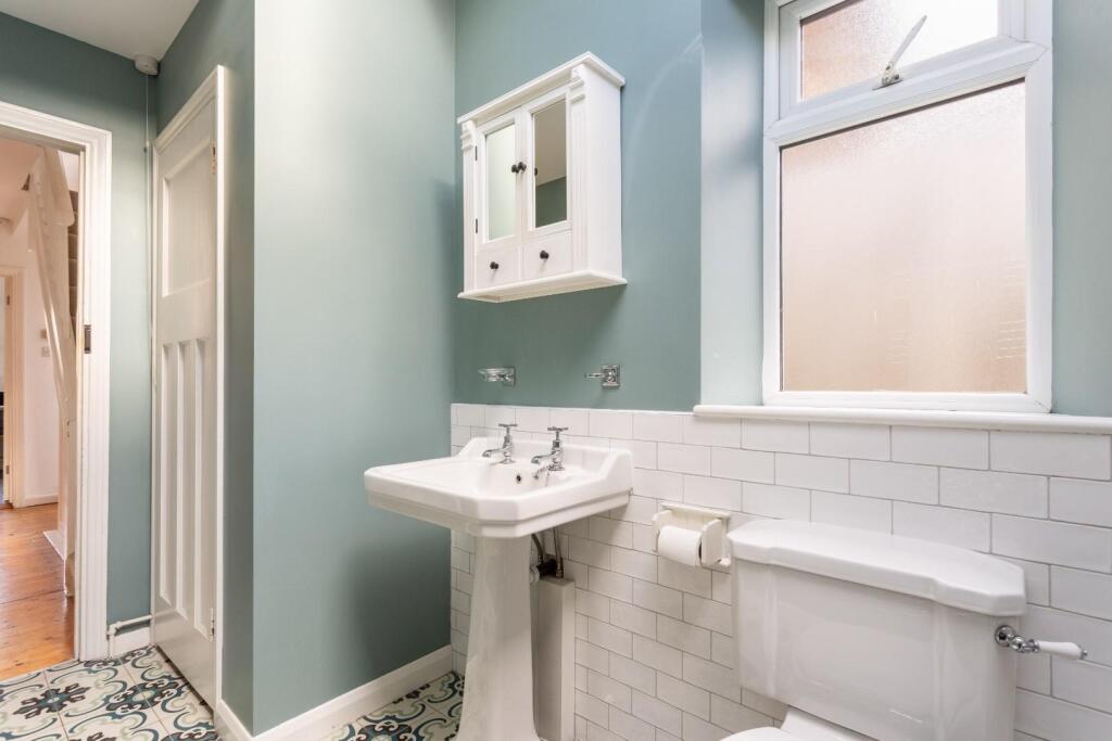 bathroom (2).jpg