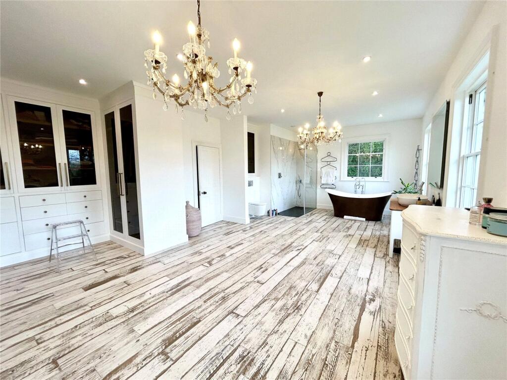 Bath/Dressing Room 1